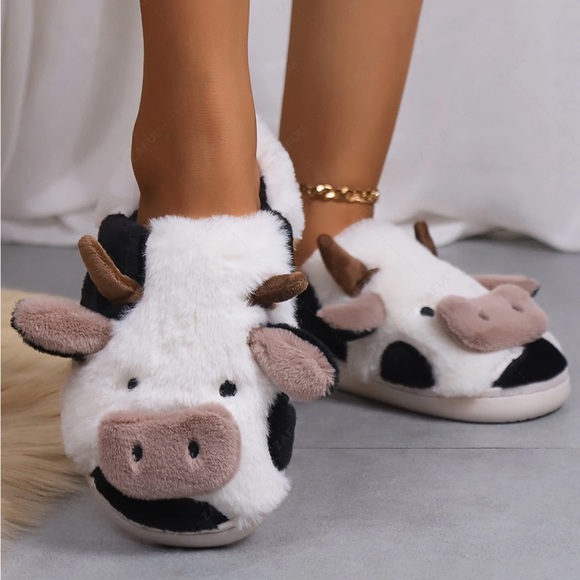 Cow Slippers 🐮 - Picture 2 of 6